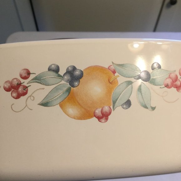 Vintage Set of two Corningware covered casserole dishes - Picture 10 of 10